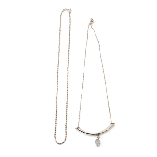 307 - Silver necklace with moonstone pendant with a silver chain, 10.4 grams (2).