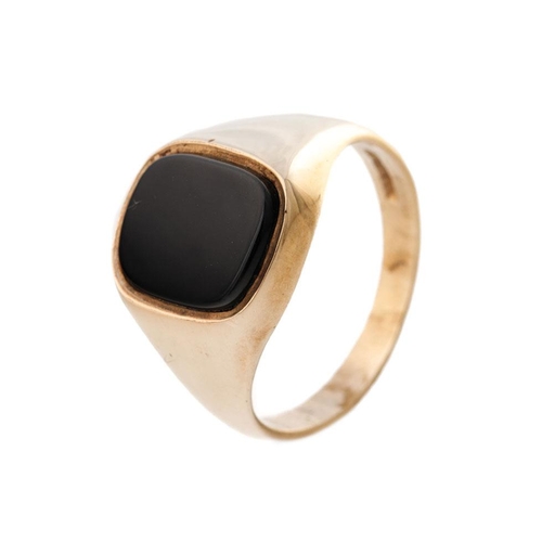 333 - 9ct gold and onyx gents signet ring, 5.2 grams, size T.