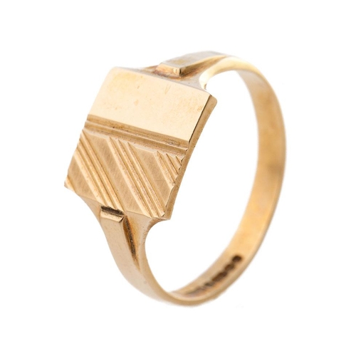 335 - 9ct gold gents signet ring with bright cut decoration, 3.7 grams, size U/V.