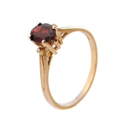 340 - 9ct gold garnet dress ring, 1.6 grams, size O.