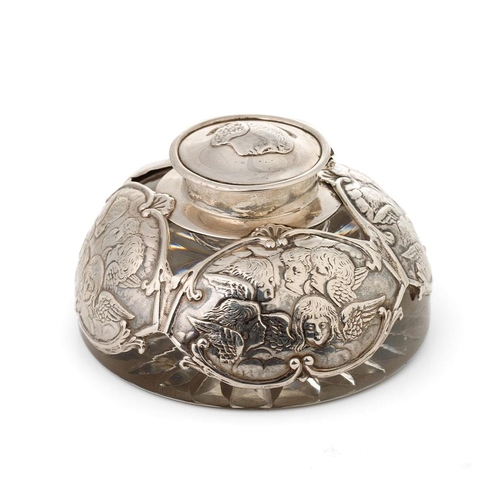 75 - A late Victorian silver mounted glass inkwell, with Reynold's Angels design, William Comyns, London ... 