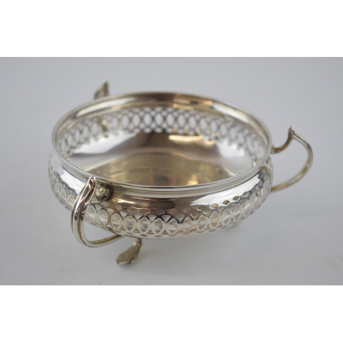 100 - Silver pierced decoration dish with three handles, Birmingham 1921, Syner & Beddoes, 115.4 grams.