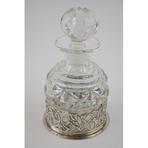 103 - Silver and glass perfume bottle with silver base, Birmingham 1904, W Hutton, 12cm tall.