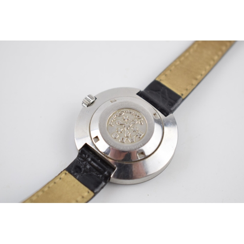 164 - Ladies's vintage Rado date Dia Star wrist watch, comprising a round black dial. Stainless steel case... 