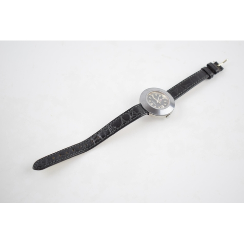 164 - Ladies's vintage Rado date Dia Star wrist watch, comprising a round black dial. Stainless steel case... 