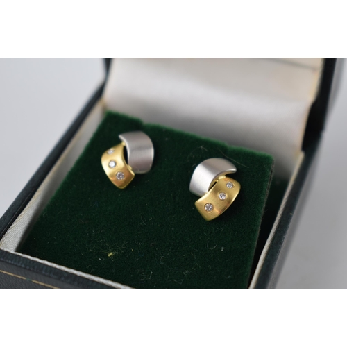 204 - A quality pair of 18ct gold, platinum and diamond earrings, 3.1 grams.