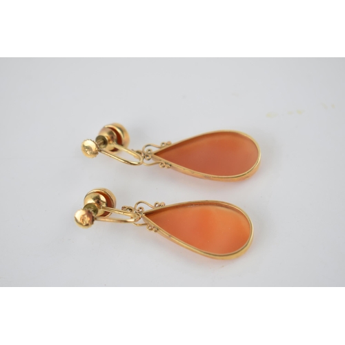 208 - Very fine pair of well carved cameo drop earrings, set in 14k gold, weight 5.6g, height 40mm.