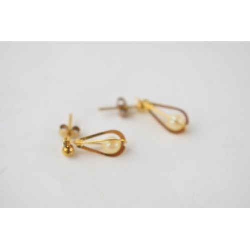 213 - 9ct and 22ct gold drop earrings with cultured pearls, gorss weight 1.3 grams.