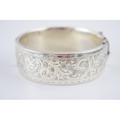 225 - Heavy wide silver bangle, 60.4 grams, Birmingham 1959.