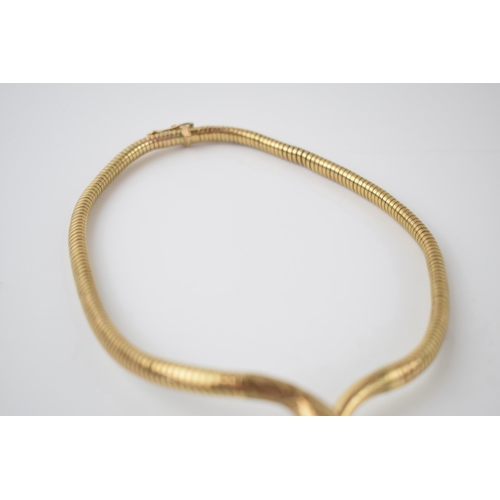 273 - 9ct gold expanding snake head necklet, fully hallmarked for Birmingham 1977, makers Cropp & Farr, we... 