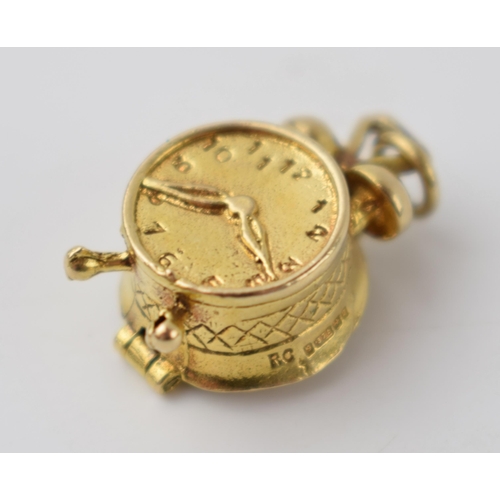 288 - 9ct gold charm in the form a mantle clock, opens to rear, 5.0 grams.