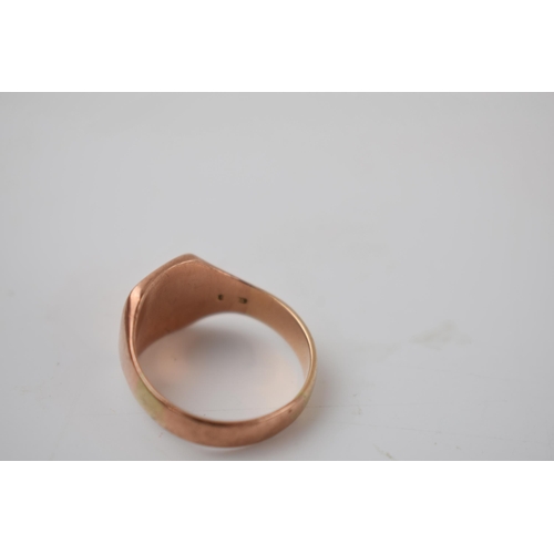 298 - 9ct rose gold gentleman's signet ring without engraving, size Q, with a 9ct gold scrap chain, combin... 