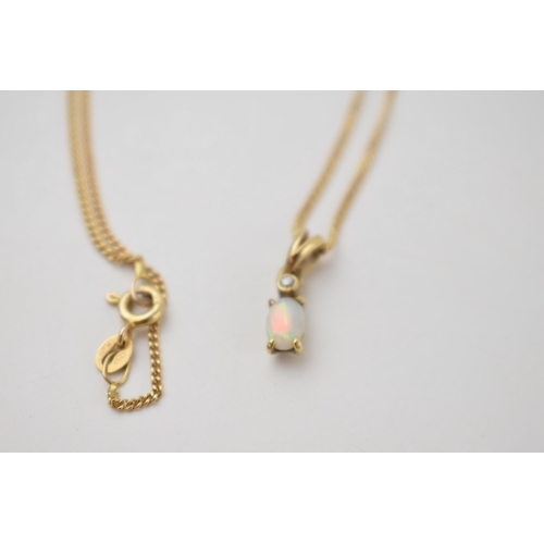 302 - 9ct gold necklace with opal set pendant, 2.4 grams, chain 46cm long.