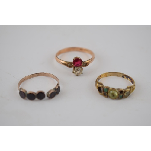 317 - A trio of antique rings to include a 9ct rose gold and 5 stone garnet ring, a yellow metal (tests as... 