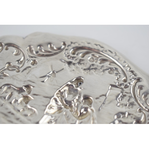 55 - Hallmarked silver embossed pin tray with a romantical scene amongst sheep, London 1904, 33.6 grams, ... 