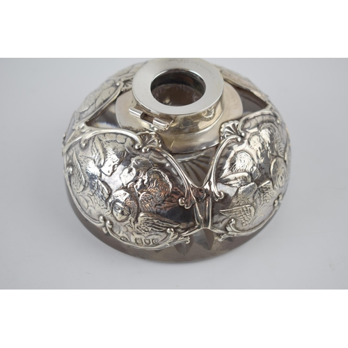 75 - A late Victorian silver mounted glass inkwell, with Reynold's Angels design, William Comyns, London ... 