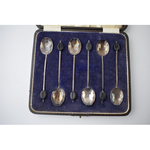 76 - Cased set of silver coffee spoons with coffee bean finials, 28.4 grams, Birmingham 1926.