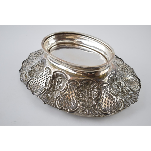 80 - Hallmarked silver large basket with swingover handle and pierced decoration, with foliage decoration... 