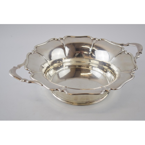 84 - Hallmarked silver table centrepiece / two handled bowl, with shaped edge, 769.2 grams / 24.73 oz, 35... 