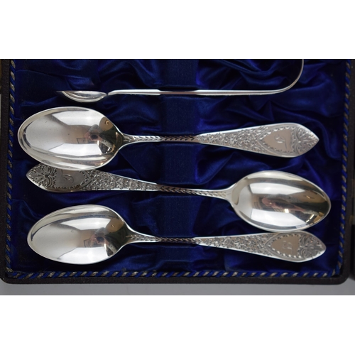 86 - Hallmarked silver set to include 6 spoons and a pair of tongs, 75.0 grams, with bright cut decoratio... 