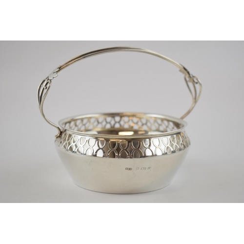 99 - Silver sugar basket with pierced decoration and handle, Birmingham 1904, F&D, 97.6 grams.