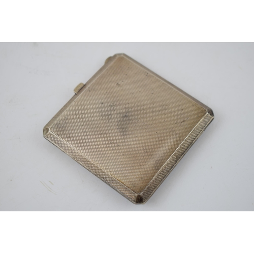 149 - Silver compact, with engine turned decoration, Birmingham 1940, mirror to interior and gauze for pow... 