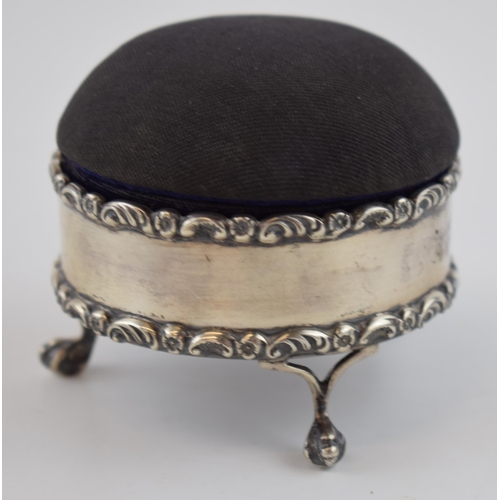 150 - Silver jewellery / pin box, raised on 3 ball and claw feet, padded and raised top, Chester 1912, 7.5... 