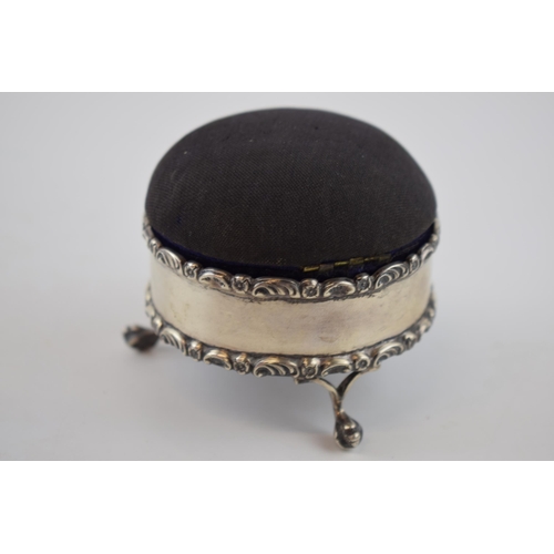 150 - Silver jewellery / pin box, raised on 3 ball and claw feet, padded and raised top, Chester 1912, 7.5... 