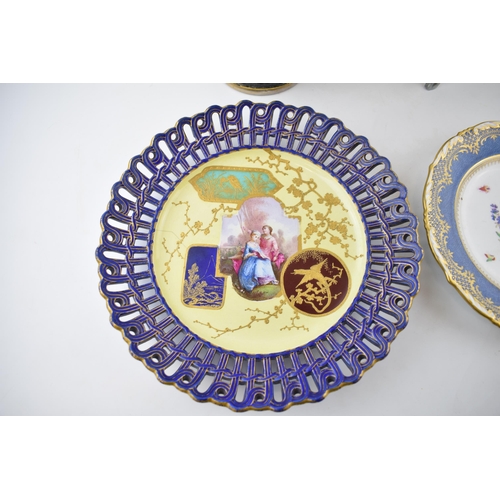 128 - Ceramics to include a Chelson China floral sprays cabinet plate, manufactored for Harrods of London,... 