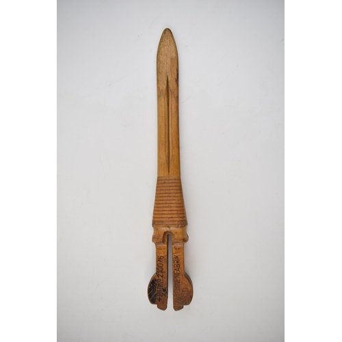 479 - Weft bobbing tool in wood +Pat No 210076 MASCHINENFABRIK. Of textiles interest. Length 22cm.