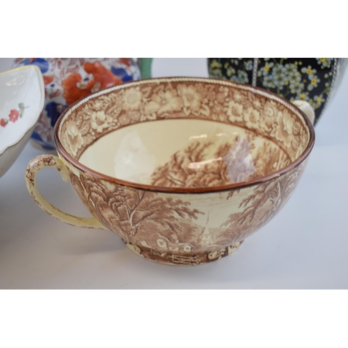 131B - Pottery to include a 19th century English pottery floral comport with a pair of Royal Doulton series... 