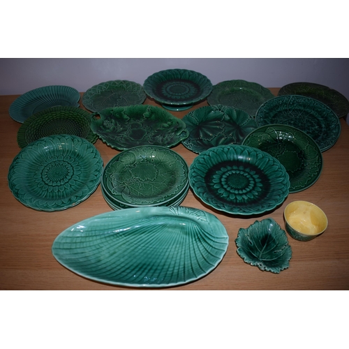 132K - A large collection of 19th century green glaze pottery to include Wedgwood and dishes with shells, f... 