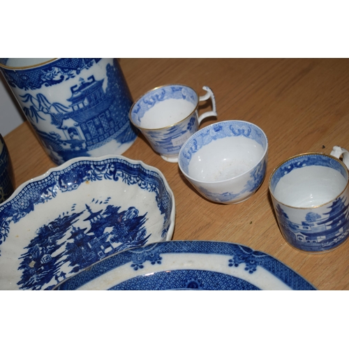 132O - A good collection of 19th century blue and white pottery to include pearlware jugs, bowls, tea bowls... 