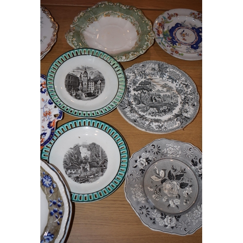 132V - A large collection of 19th century plates to include Spode Felspar examples, blue and white and many... 