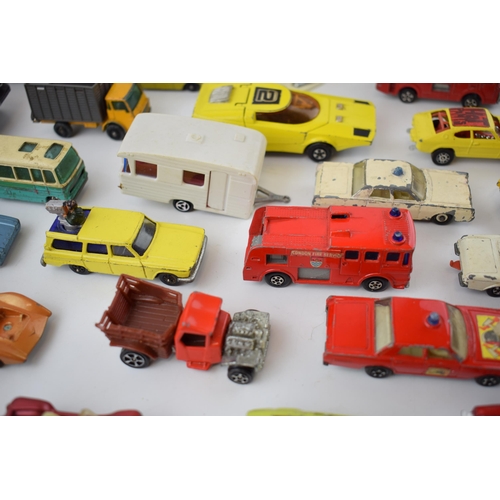 457 - A collection of vintage die cast model toy collectables to include Matchbox, Dinky, Lesney, Corgi an... 