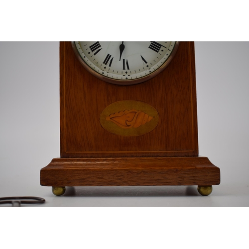 497 - Edwardian mantle clock with inlaid marquetry shell decoration. Ceramic dial with roman numerals and ... 