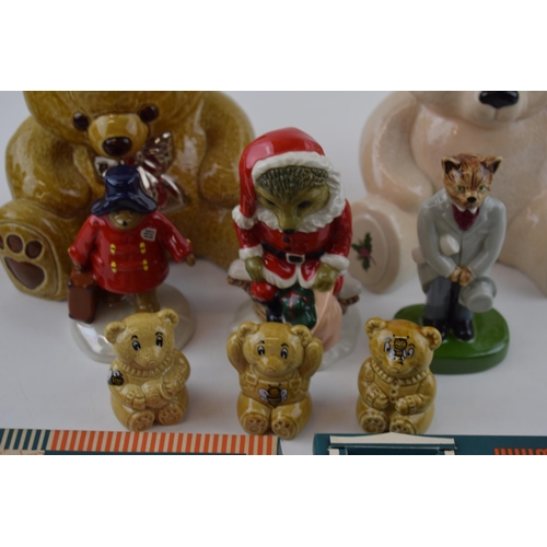 113 - A collection of Wade to include Paddington Bear, Sooty and Sweep, Whimsies Zoo Set No. 8, money boxe... 