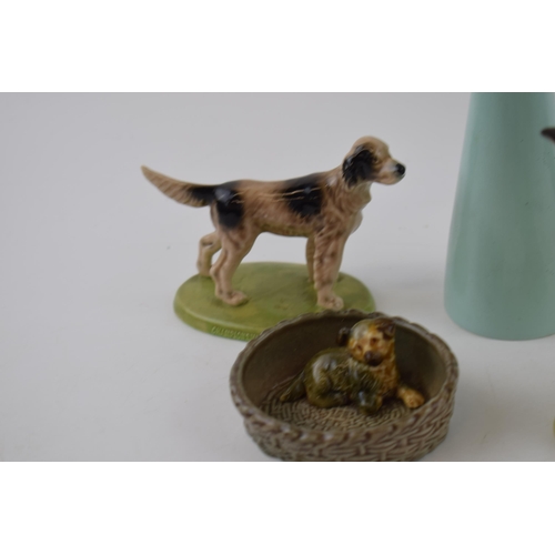 125 - A collection of ceramic items to include Wade Championship series dogs,Wade puppy in basket, John Be... 