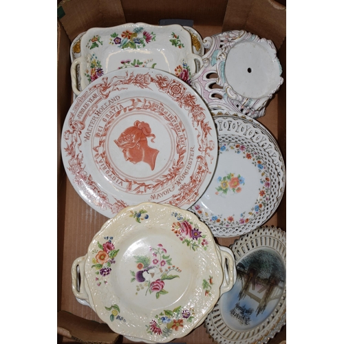 133 - A mixed tray of ceramics to include Meissen style base, pierced plates, dinner ware, possibly Newhal... 