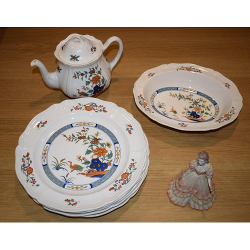 161 - A collection of Wedgwood tea and dinner ware in the Chinese Teal design to include a teapot, 5 dinne... 