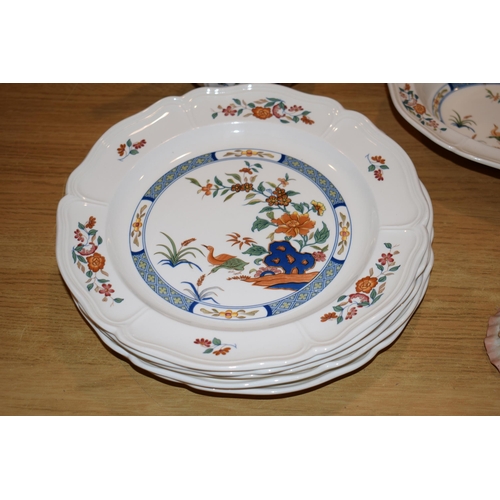 161 - A collection of Wedgwood tea and dinner ware in the Chinese Teal design to include a teapot, 5 dinne... 