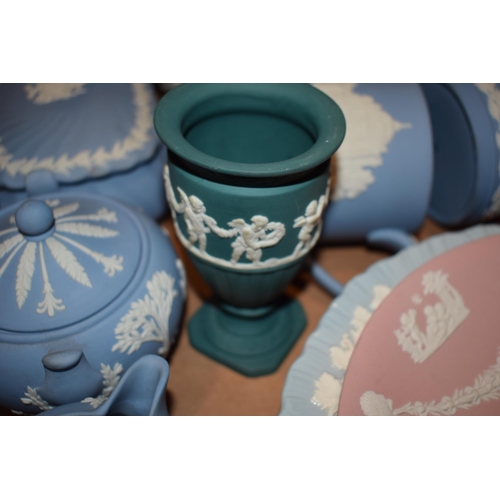 162 - A collection of Wedgwood jasperware to include blue, teal and pink items, (Qty)