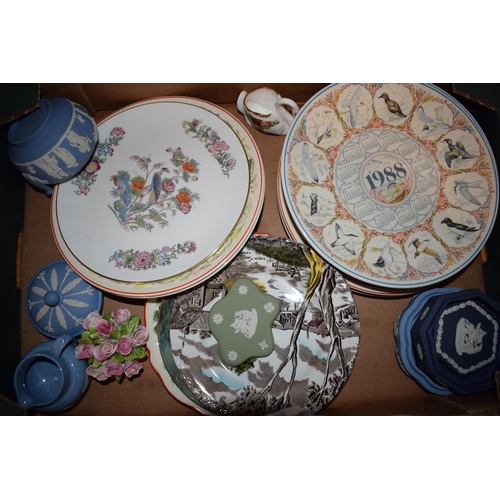 163 - A mixed collection of ceramic items to include Wedgewood plates and Jasperware items. (Qty)