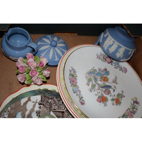 163 - A mixed collection of ceramic items to include Wedgewood plates and Jasperware items. (Qty)