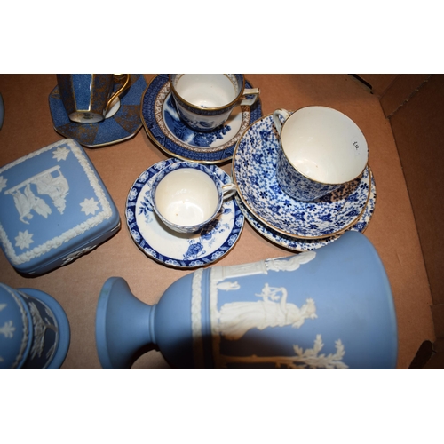 167 - A mixed collection of items to include Wedgwood Jasperware items in blue together with Royal Doulton... 