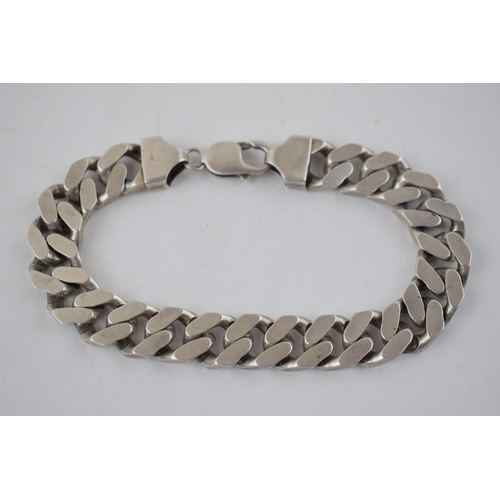 172 - Heavy sterling silver curb link bracelet, 61.7 grams, 23.5cm long.