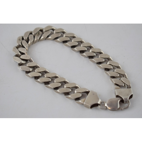 172 - Heavy sterling silver curb link bracelet, 61.7 grams, 23.5cm long.