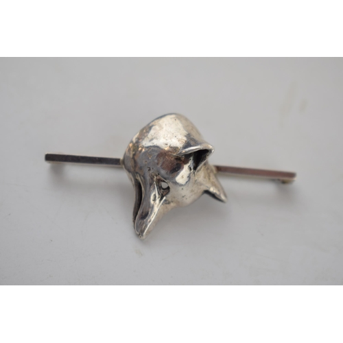 223 - Silver brooch in the form of a fox's head, 5.6 grams, 46mm wide.