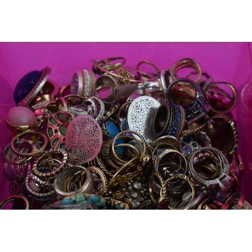 176 - An interesting and large collection of costume jewellery to include 100+ rings, necklaces and bangle... 