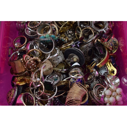 176 - An interesting and large collection of costume jewellery to include 100+ rings, necklaces and bangle... 